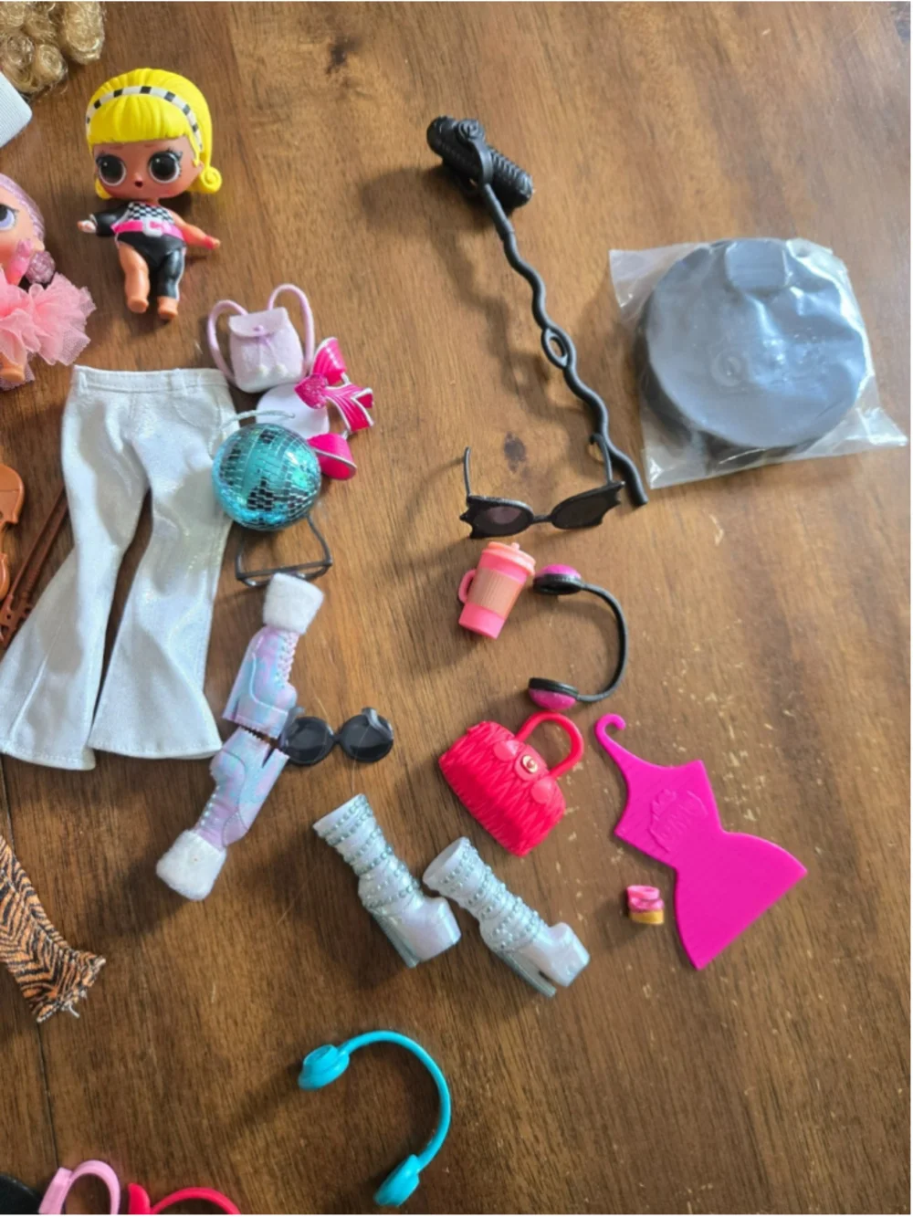LOL Surprise OMG Doll Lot of 4 - Da Boss & Spirit Queen + Mini Dolls & Outfits